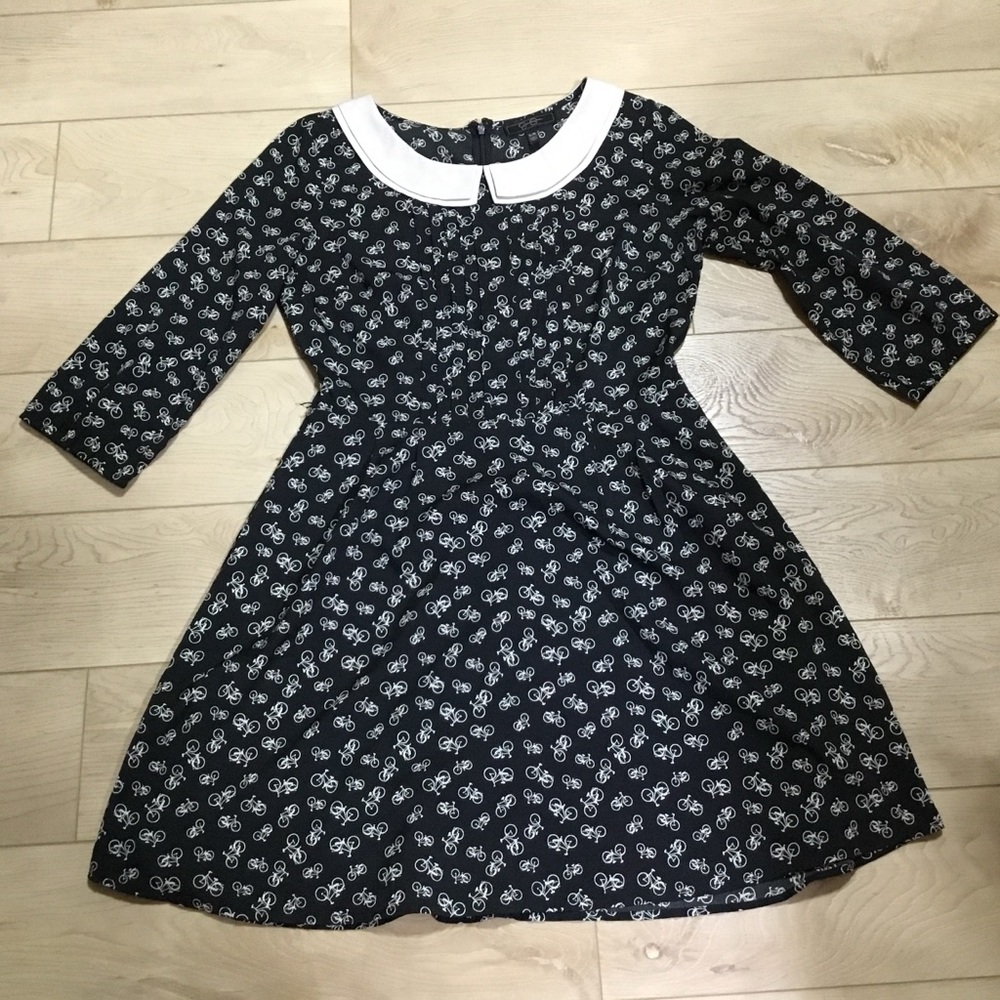 & Other Stories Navy and White Floral Dress